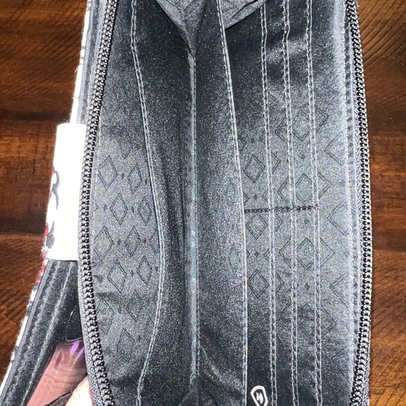 Vera Bradley RFID Turnlock Wallet cotton - Playful Penguin - Picture 6 of 6